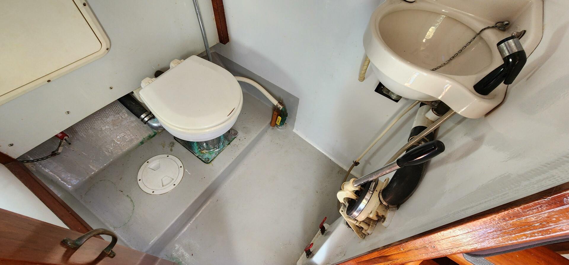 Hesper 32ft Tillotson Pearson Yacht For Sale