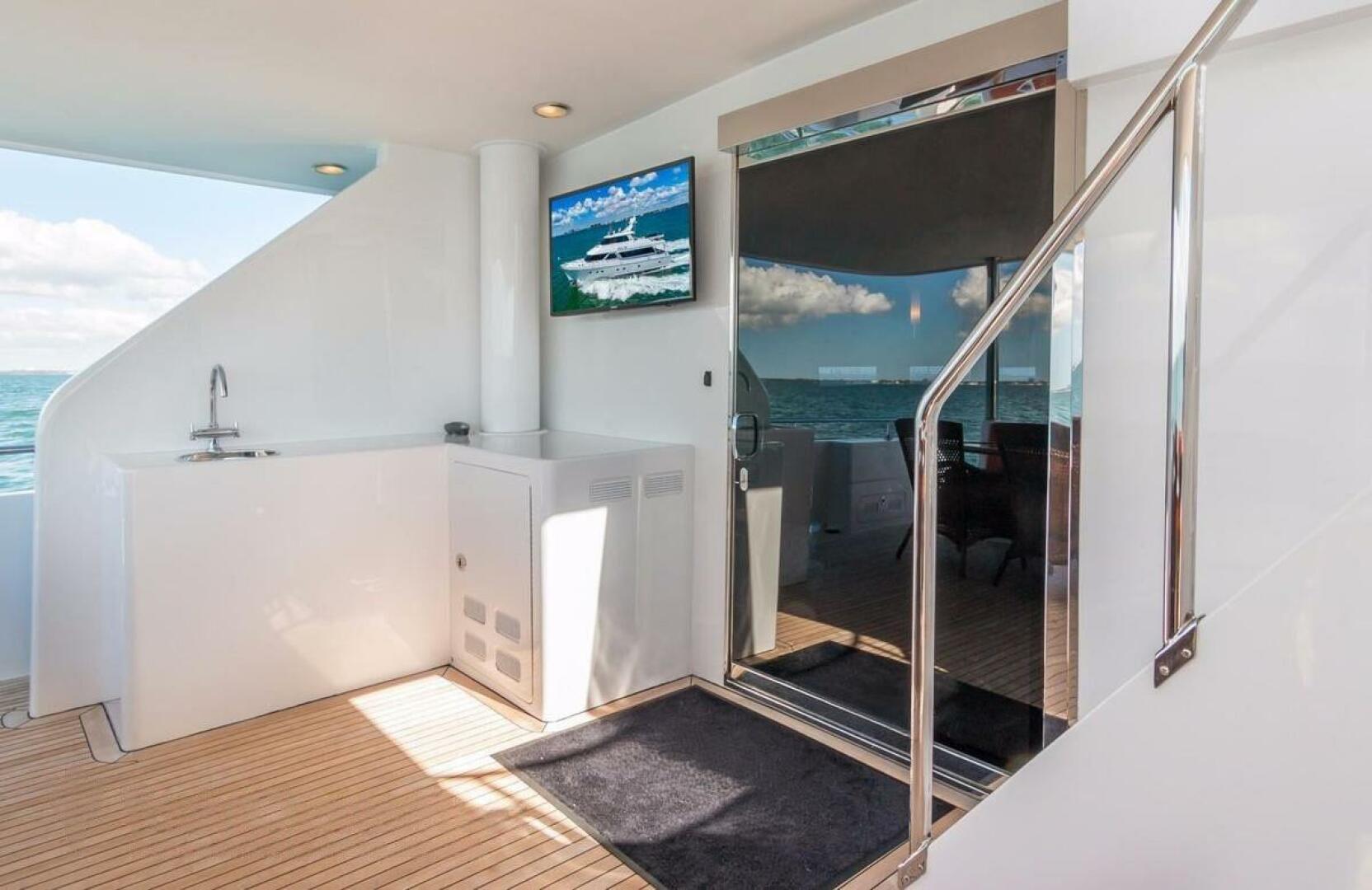 ROBIN S NEST 102ft Ocean Alexander Yacht For Sale