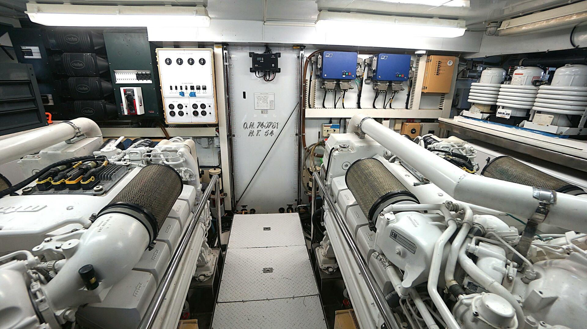 ROBIN S NEST 102ft Ocean Alexander Yacht For Sale