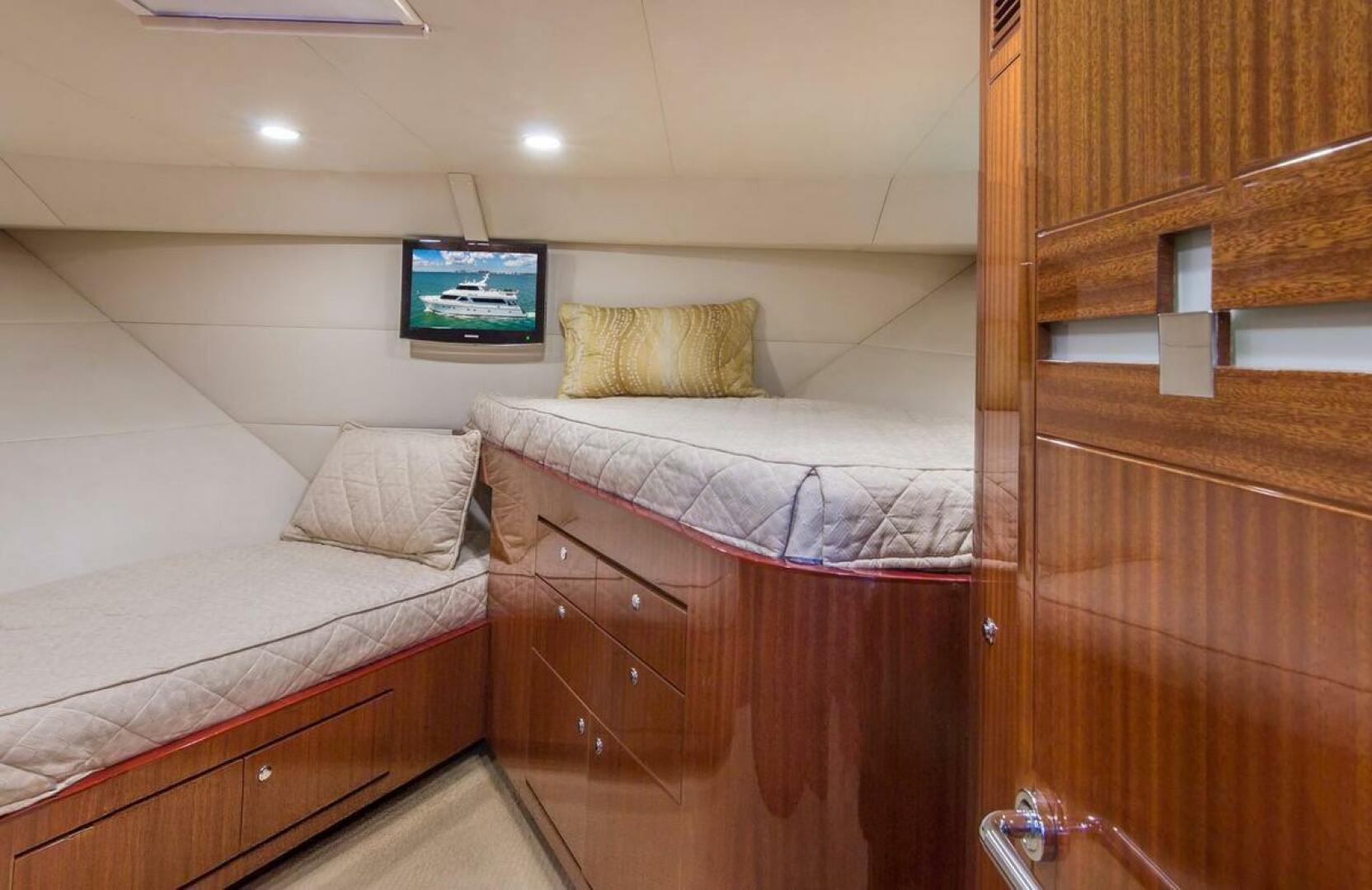 ROBIN S NEST 102ft Ocean Alexander Yacht For Sale