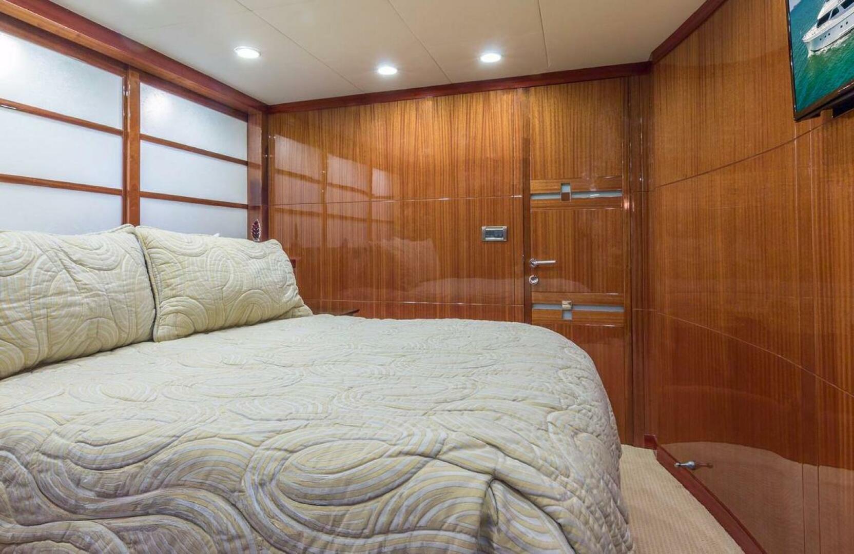 ROBIN S NEST 102ft Ocean Alexander Yacht For Sale