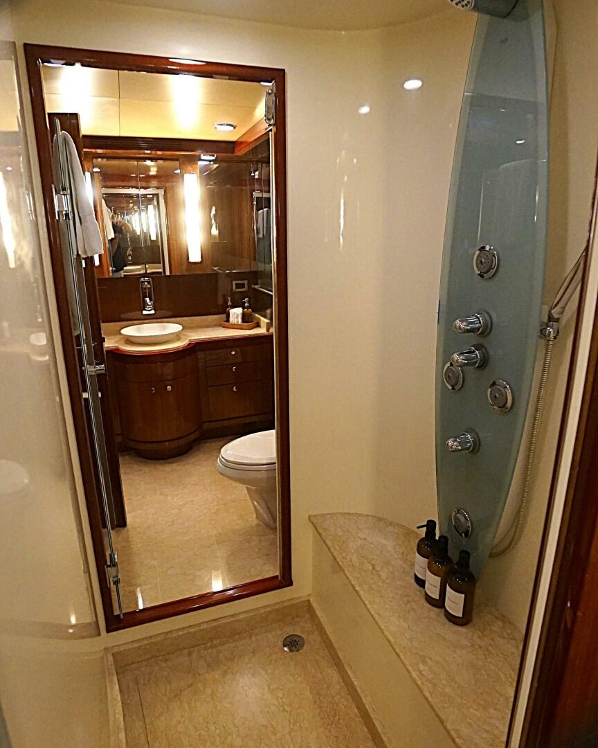 ROBIN S NEST 102ft Ocean Alexander Yacht For Sale