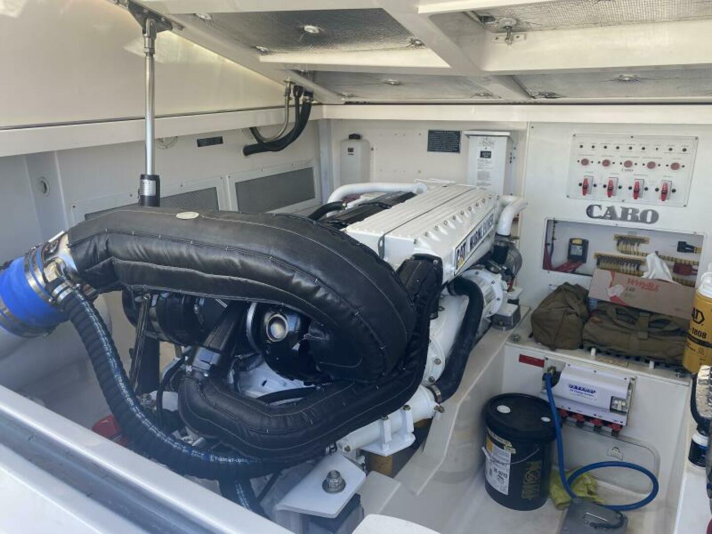 2006 Cabo 40 Express - BUZZ CATCHER