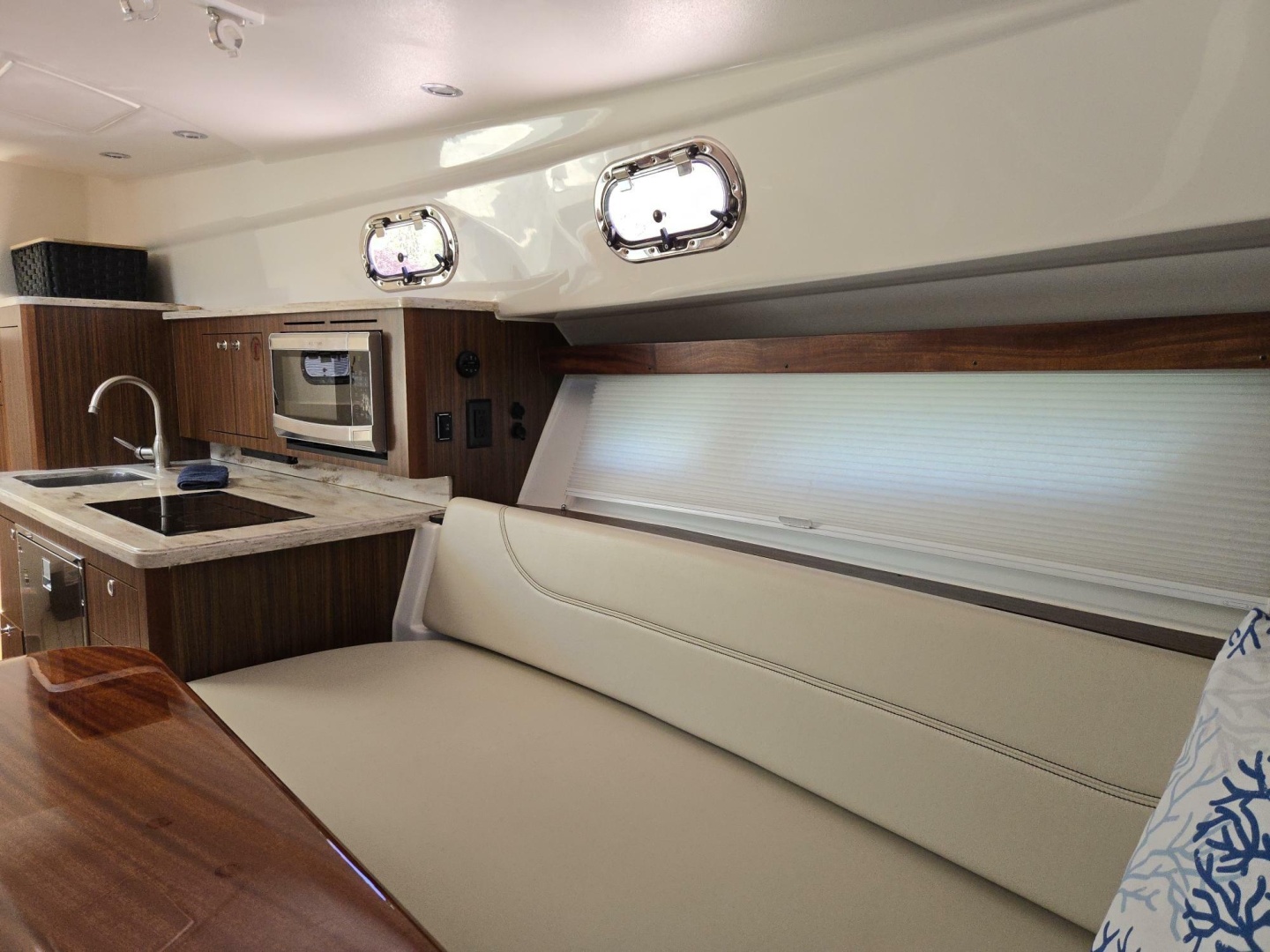 2019 Pursuit 355 Offshore