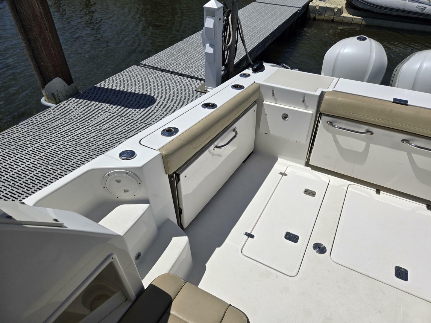 2019 Pursuit 355 Offshore