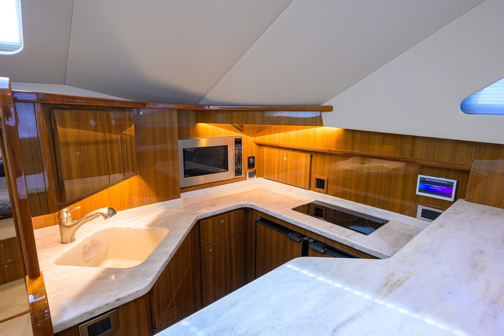 yacht-image-thumbnail