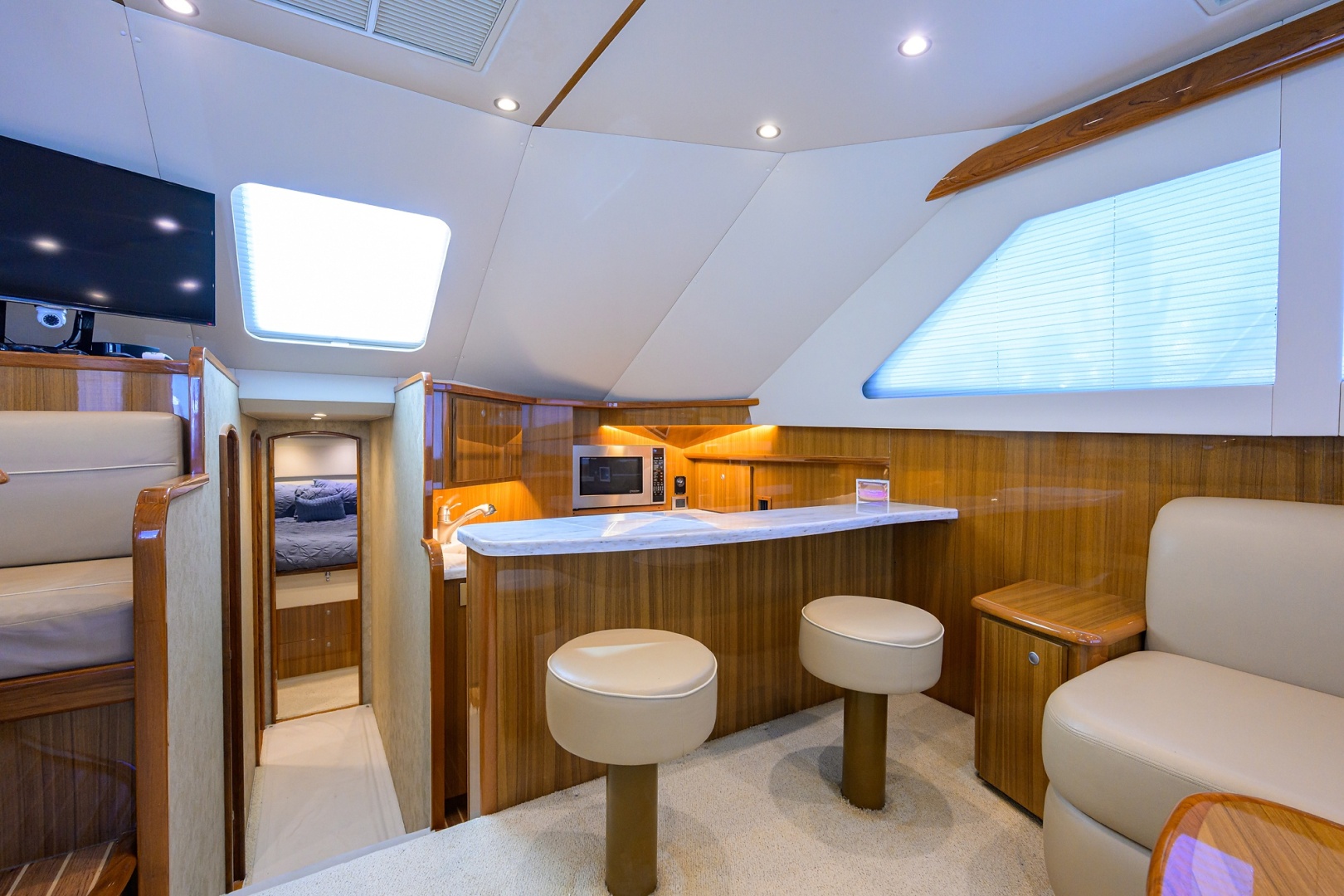 yacht-image-thumbnail