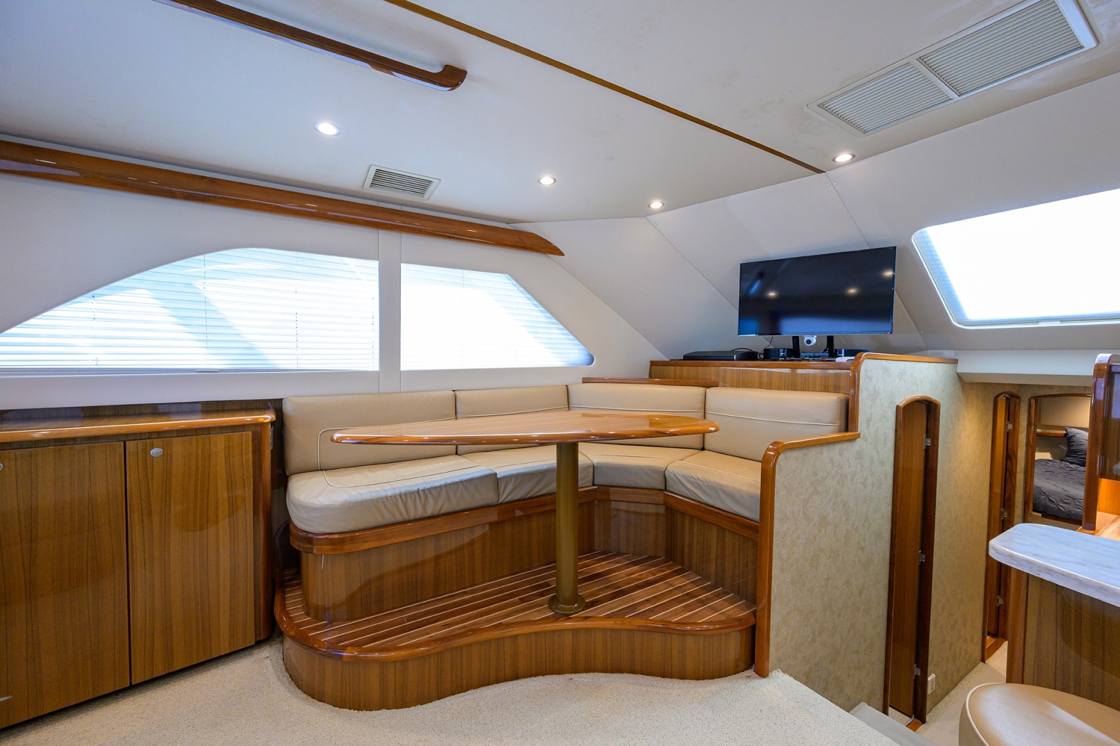 yacht-image-thumbnail