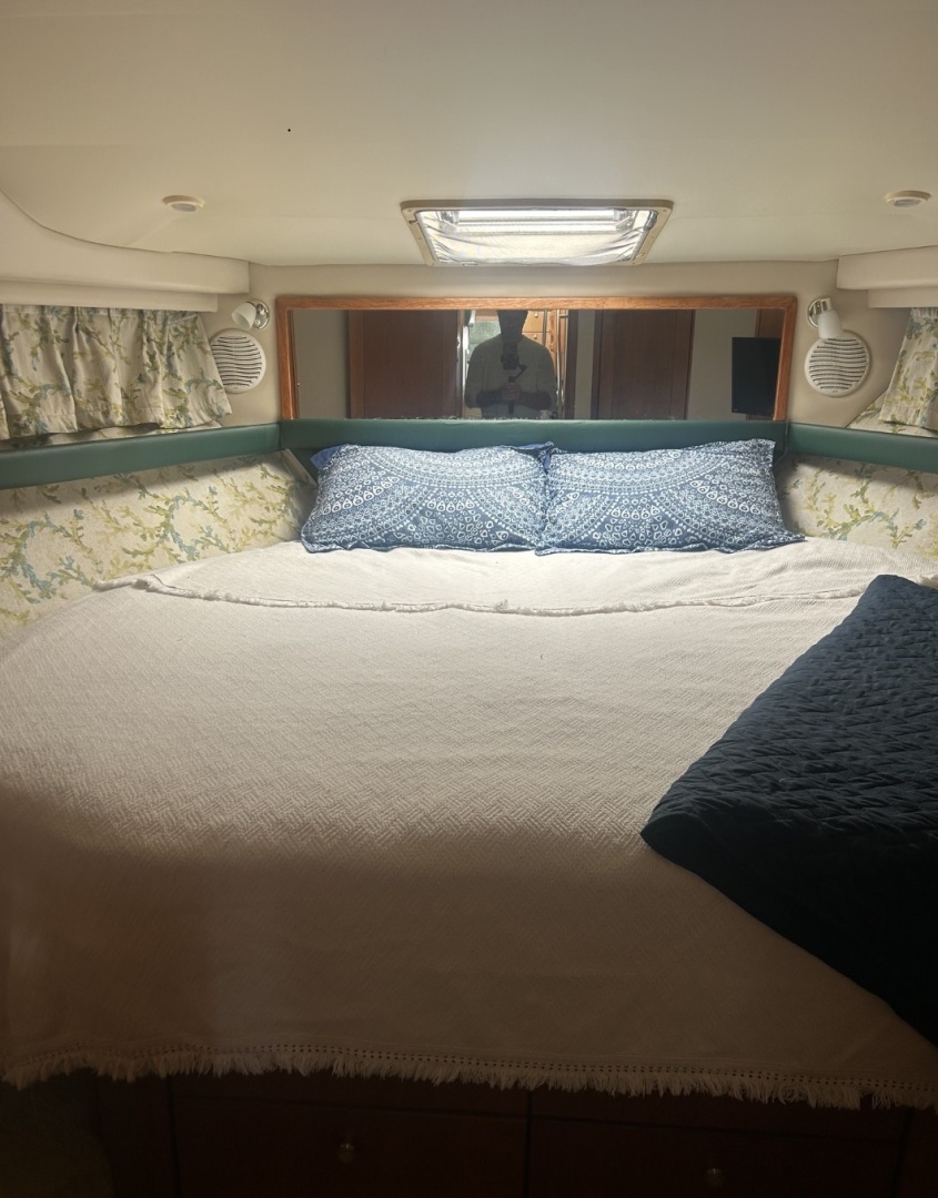 Lone Eagle 39ft Bayliner Yacht For Sale