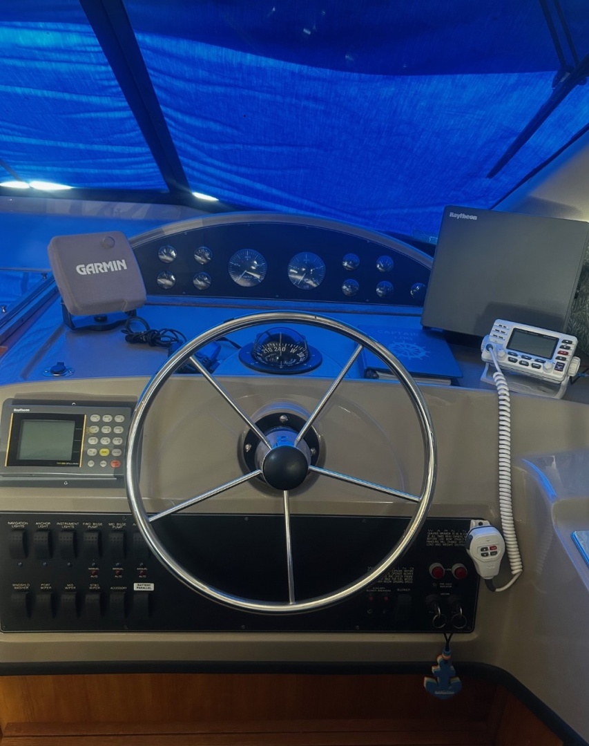 Lone Eagle 39ft Bayliner Yacht For Sale