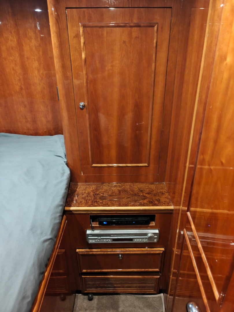 RAYS 82ft Horizon Yacht For Sale