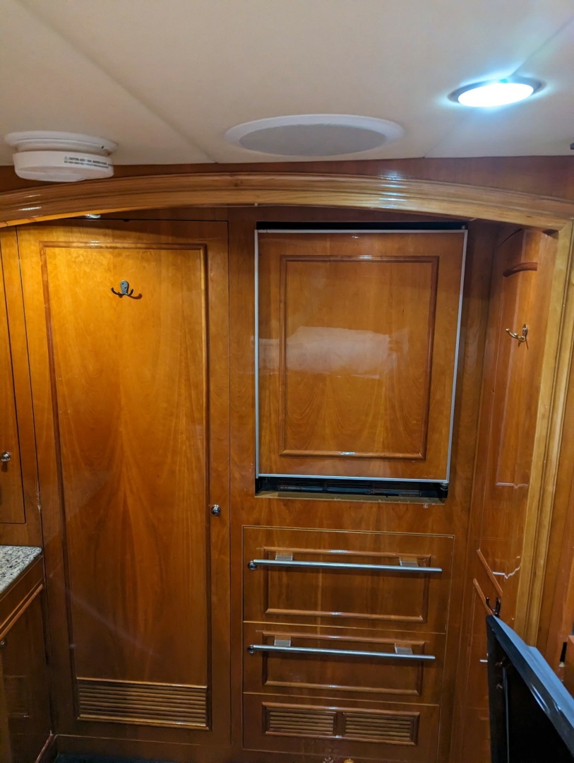 RAYS 82ft Horizon Yacht For Sale