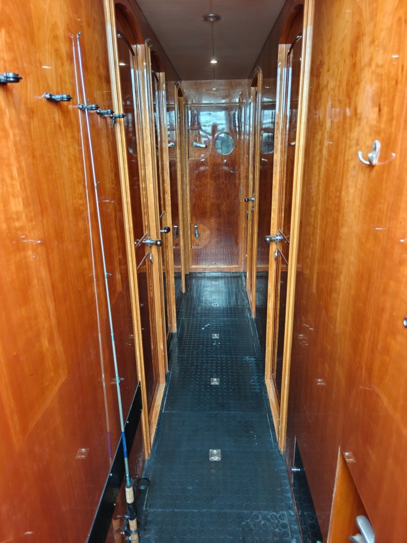 RAYS 82ft Horizon Yacht For Sale
