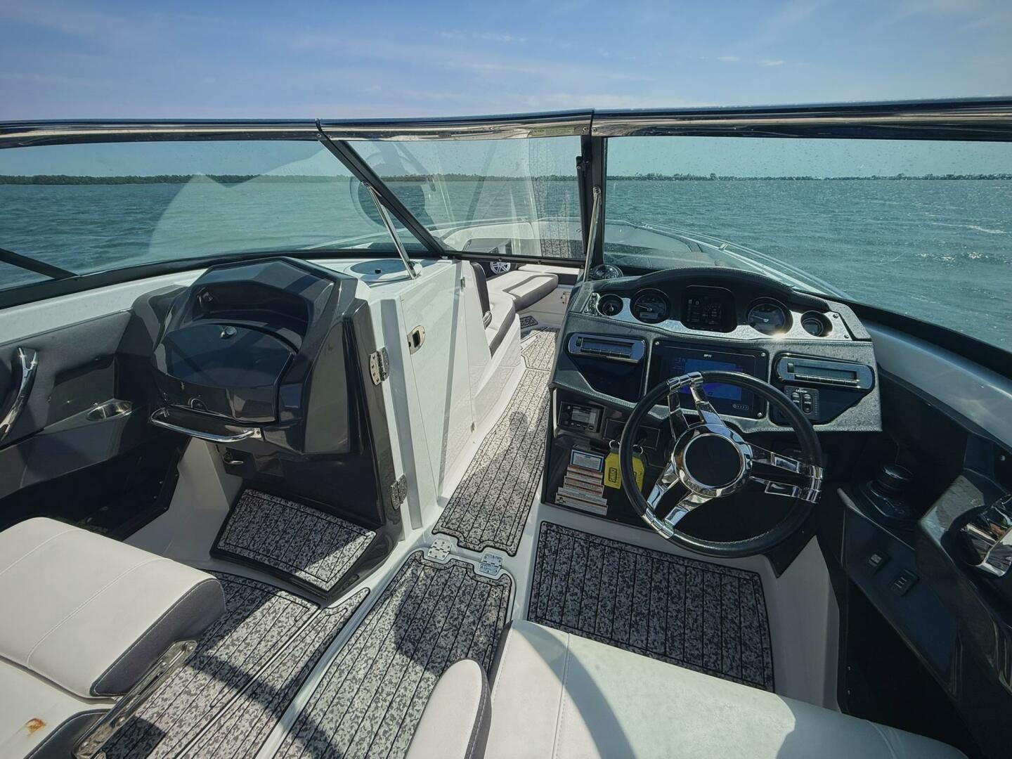 2020 Monterey 29 305SSD