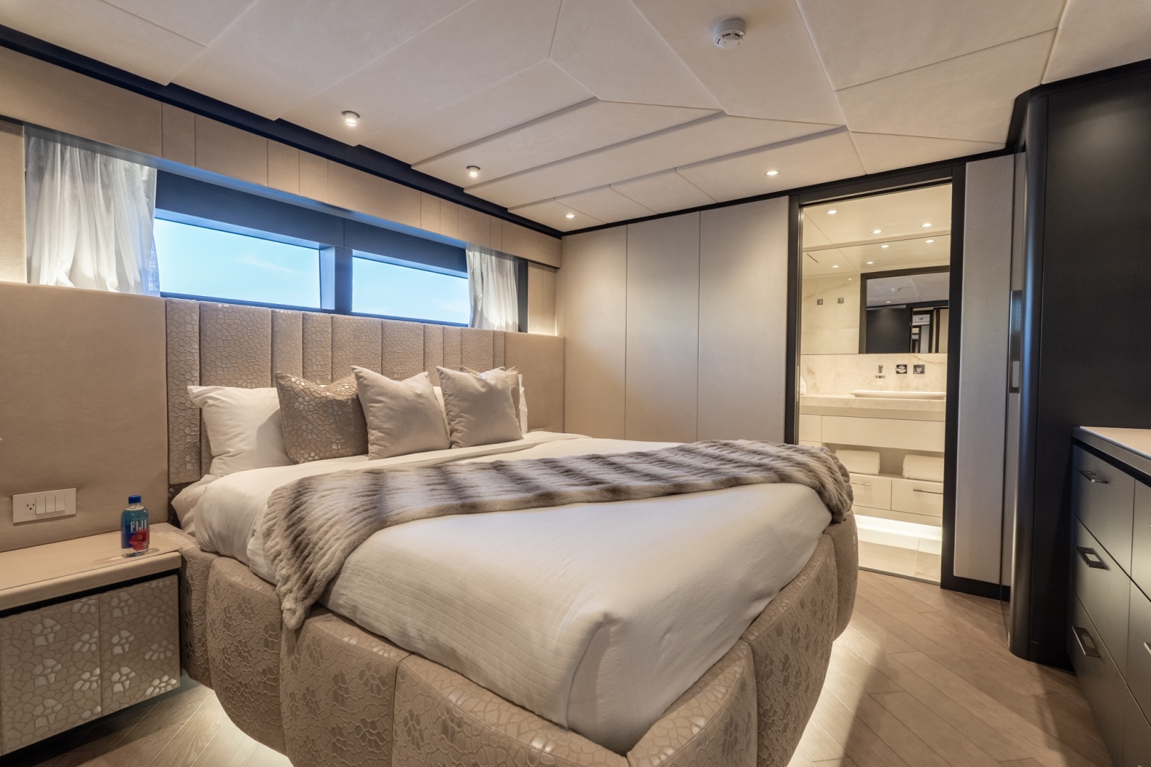 RESONANCE 125ft Hargrave Yacht For Sale