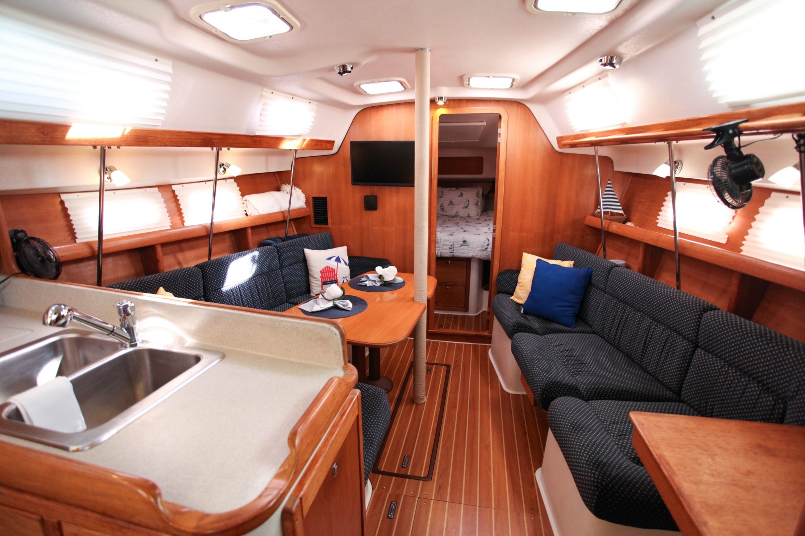 2005 Catalina 387