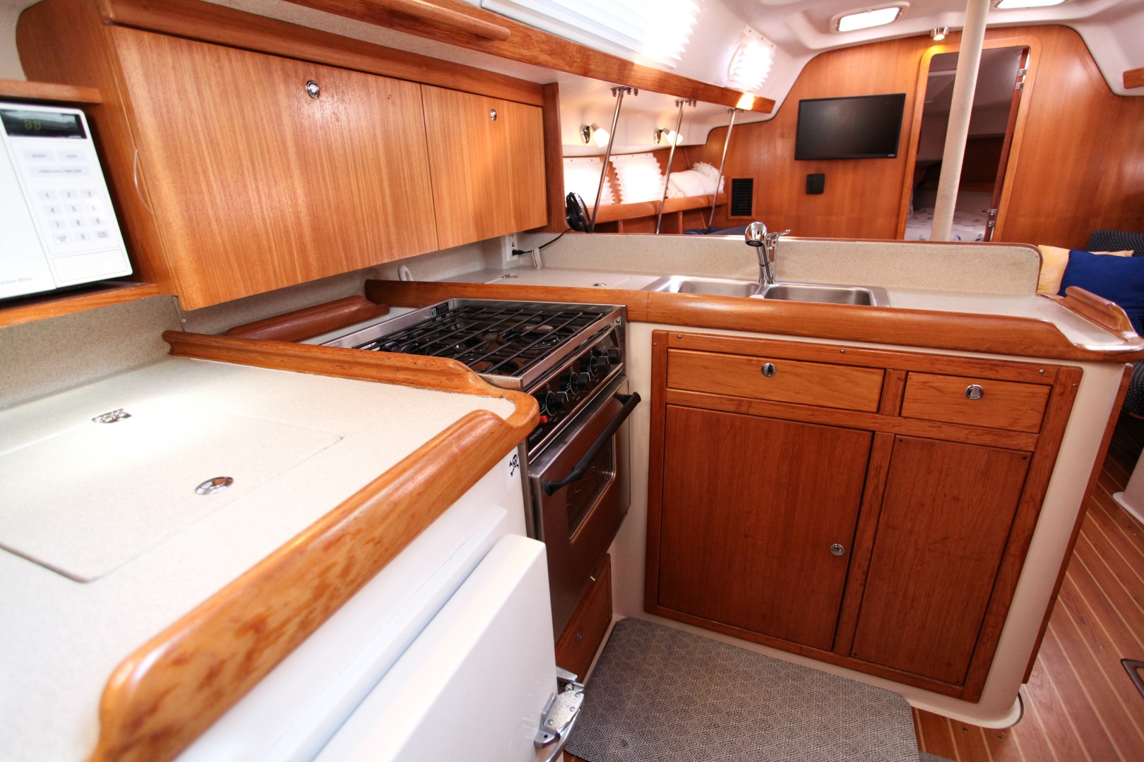 2005 Catalina 387