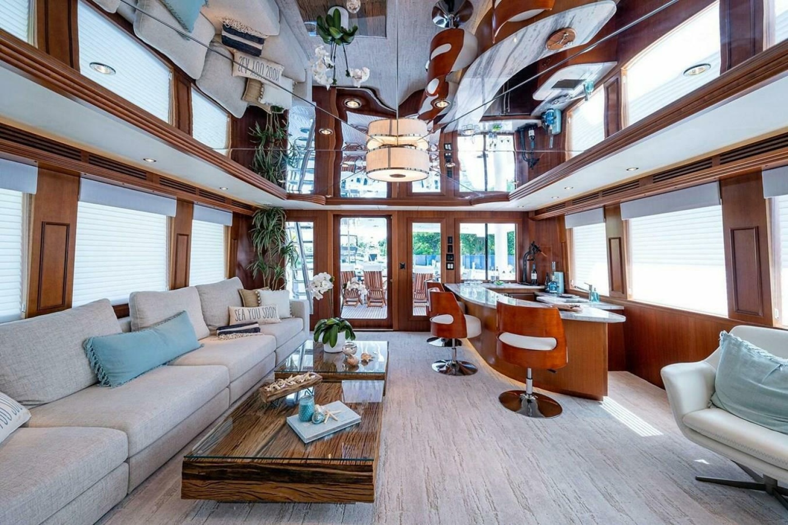 MAGNUM RIDE 100ft Hatteras Yacht For Sale MAGNUM RIDE 100ft Hatteras Yacht For Sale