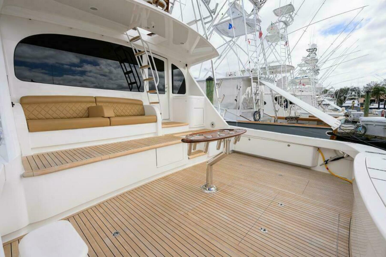 Viking 72 TAMI ANN - Cockpit