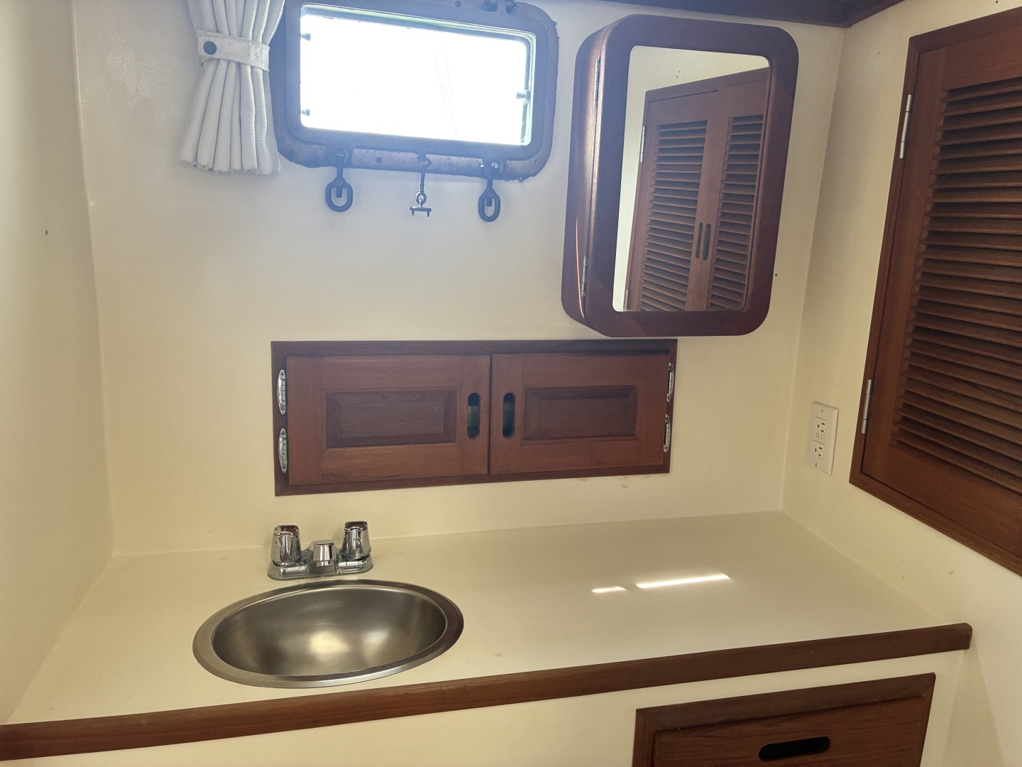 Kreweboat 35ft Duffy Yacht For Sale