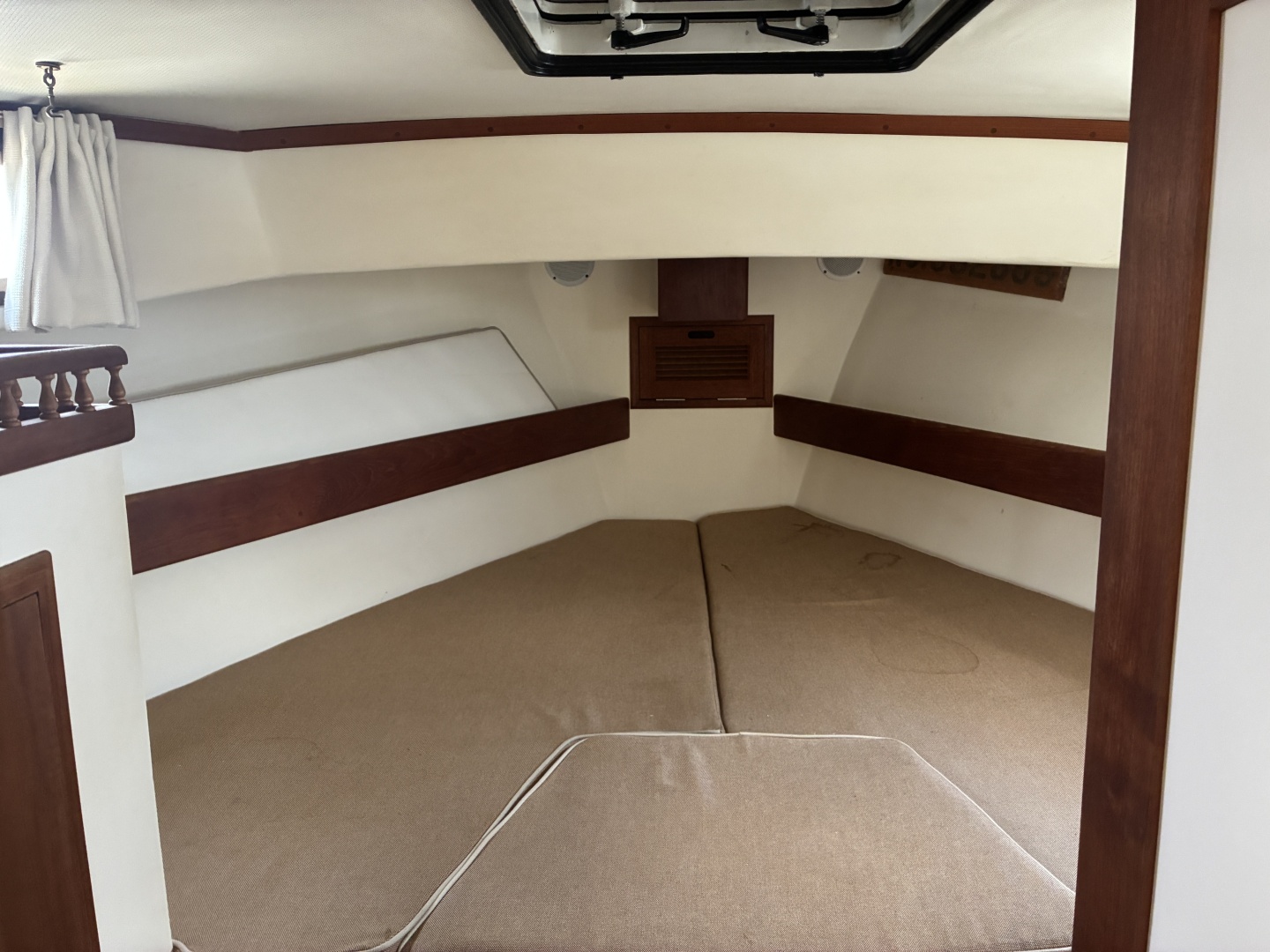 1989 Duffy 35 Flybridge - V Berth