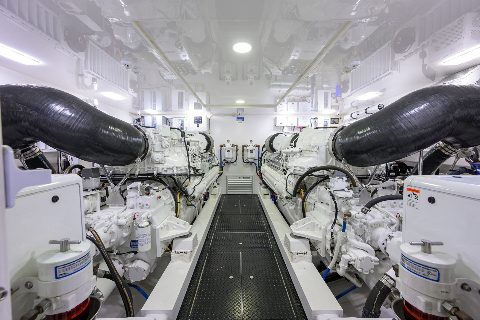 Viking 80 MERCEDES - Engine Room