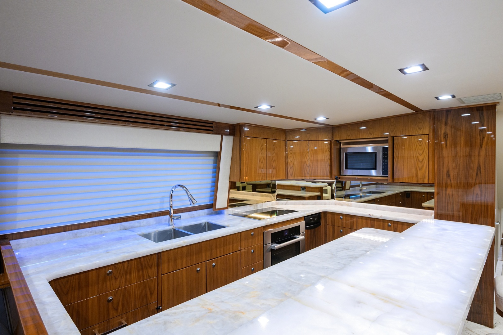 Viking 80 MERCEDES - Galley