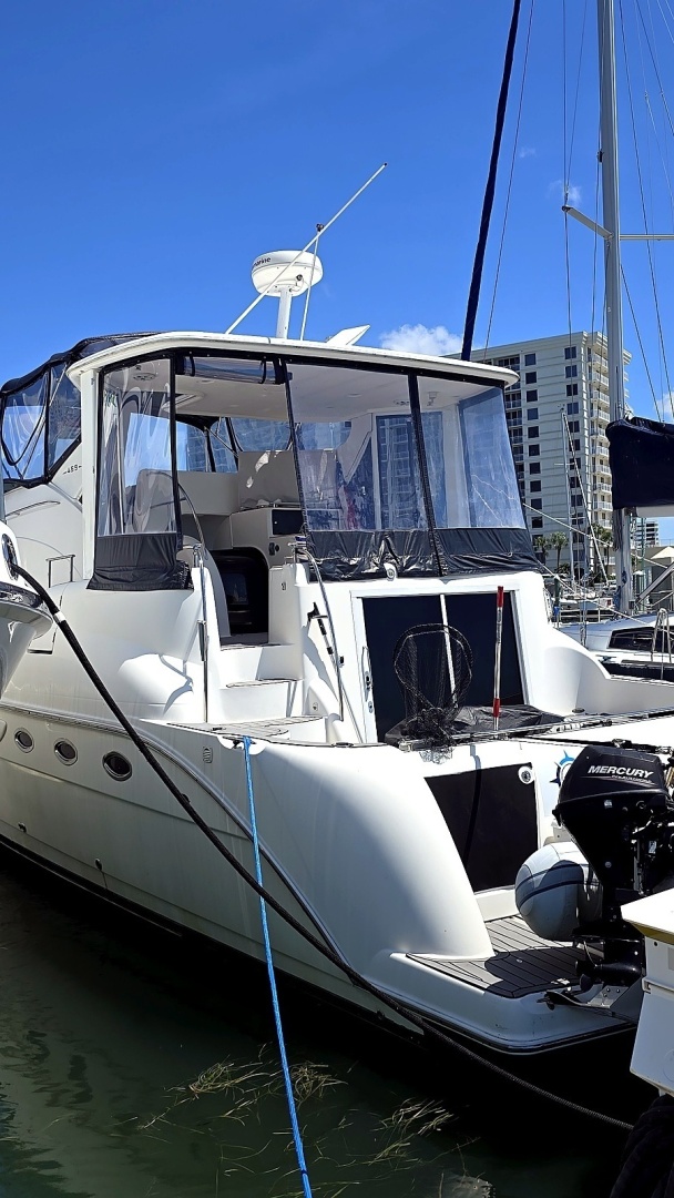 2004 Meridian 459 Aft Cabin Cockpit Motor Yacht