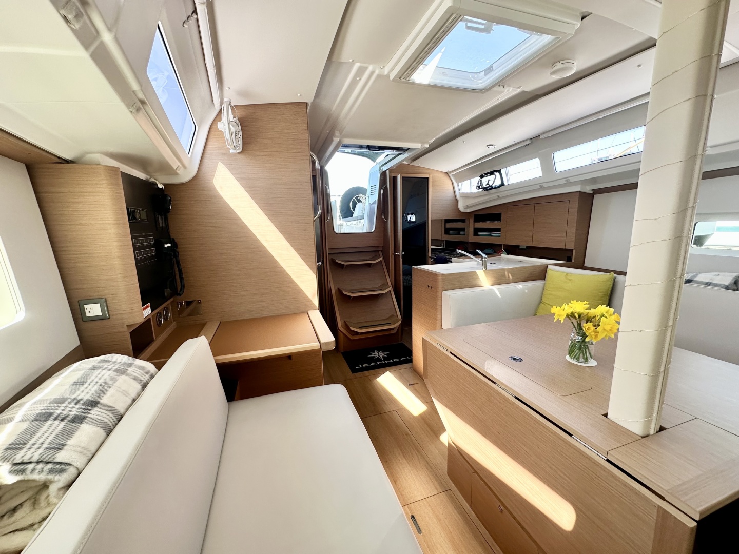 2023 Jeanneau 380 PERFORMANCE