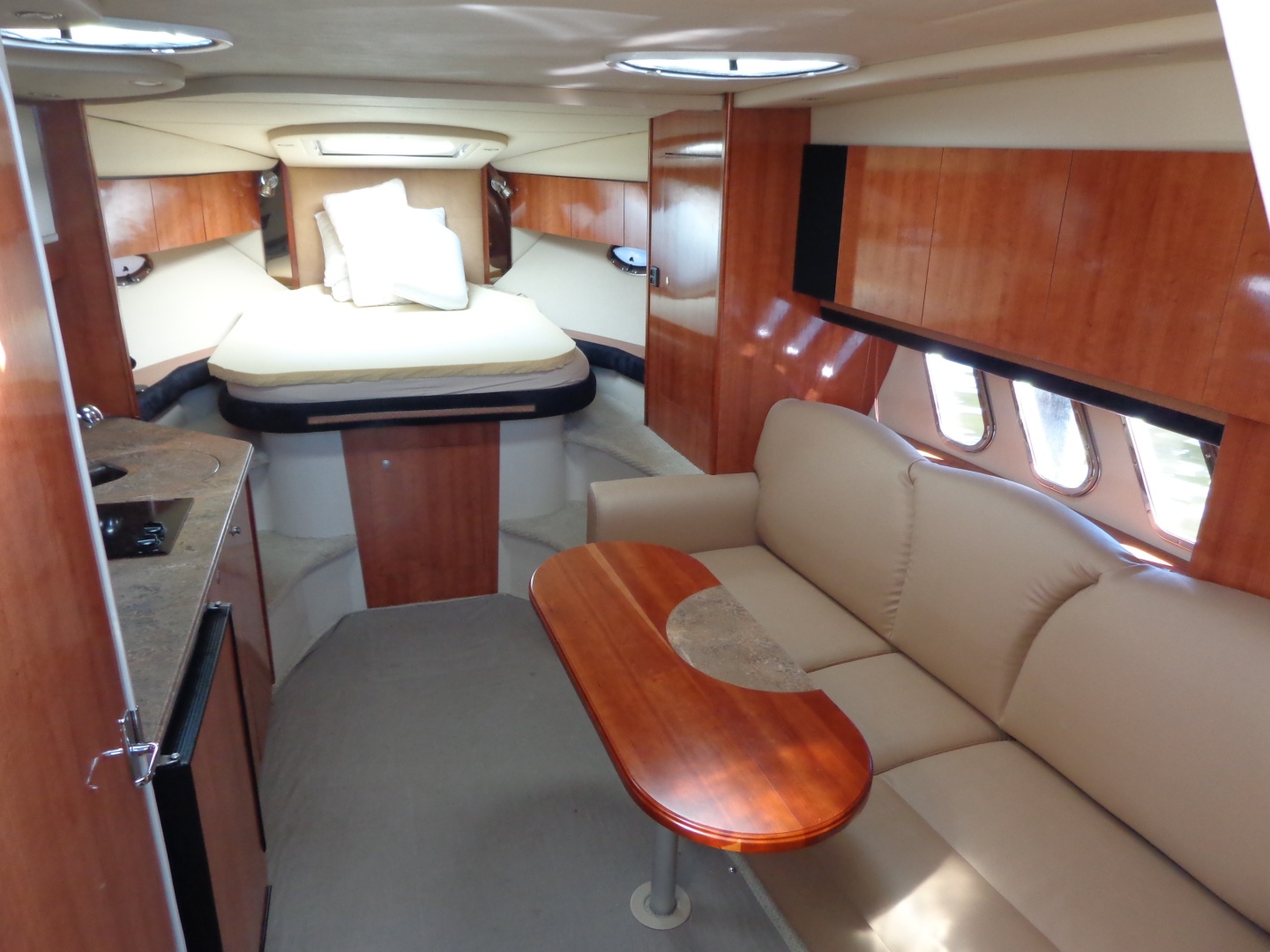 2008 Cruisers Yachts 330/350 Express