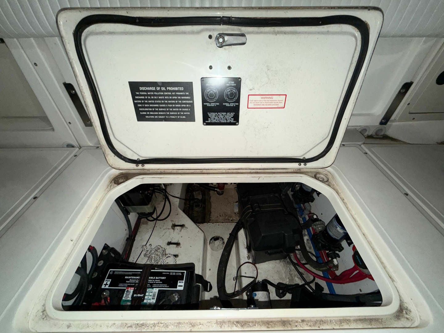 2001 Boston Whaler 2600 Conquest