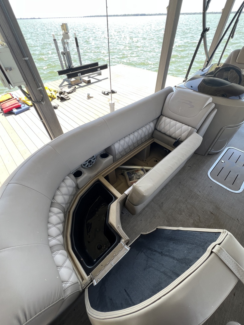 21ft Bennington Yacht For Sale