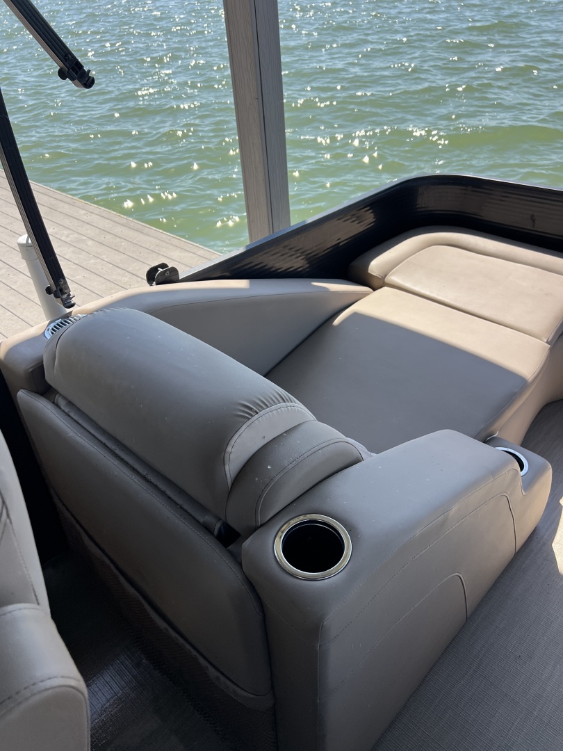 21ft Bennington Yacht For Sale