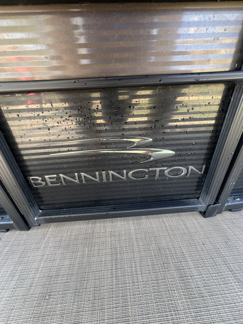 21ft Bennington Yacht For Sale