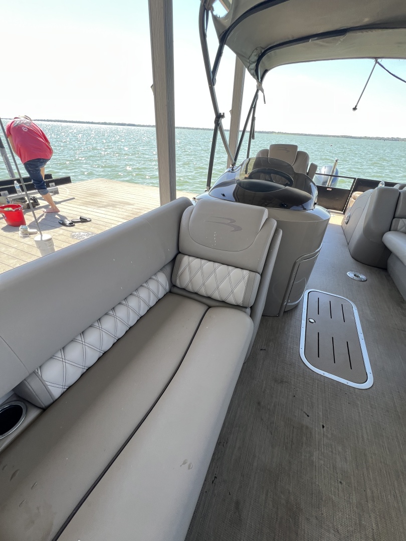 21ft Bennington Yacht For Sale