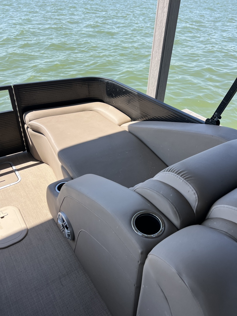 21ft Bennington Yacht For Sale