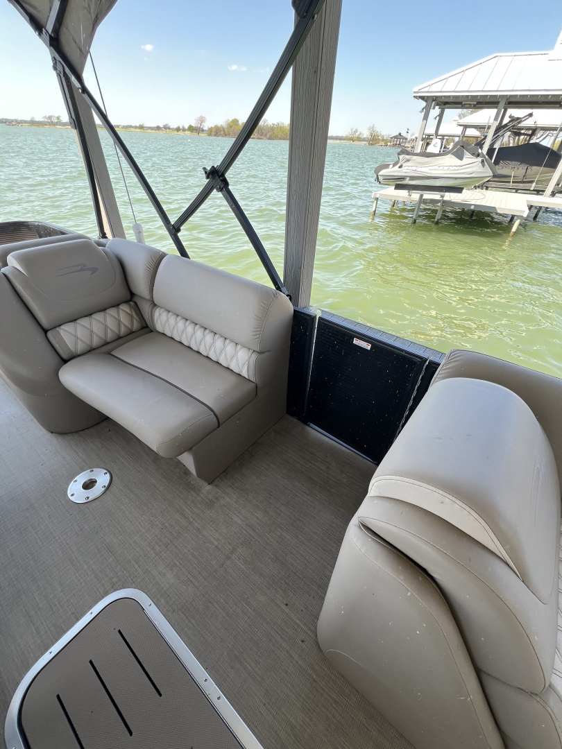 21ft Bennington Yacht For Sale