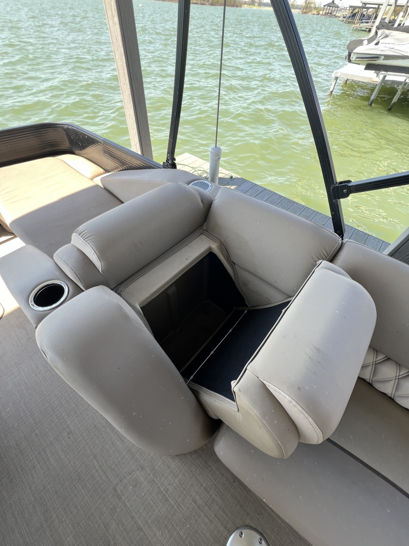 21ft Bennington Yacht For Sale