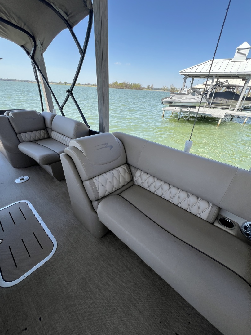 21ft Bennington Yacht For Sale