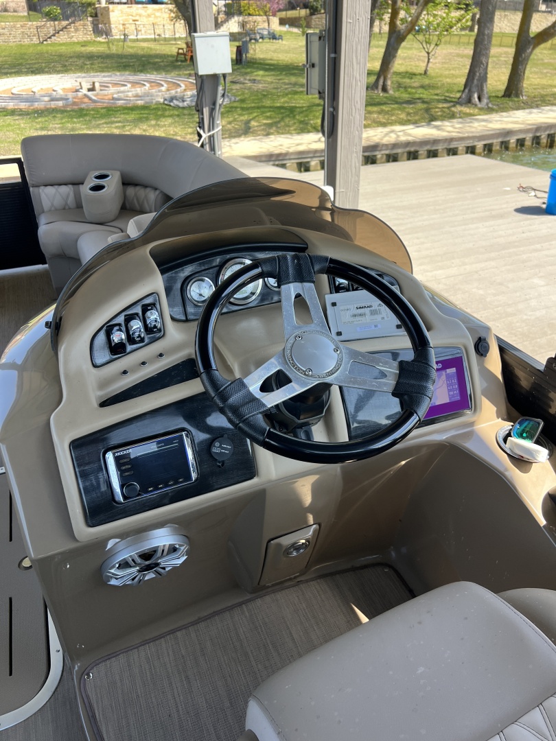 21ft Bennington Yacht For Sale