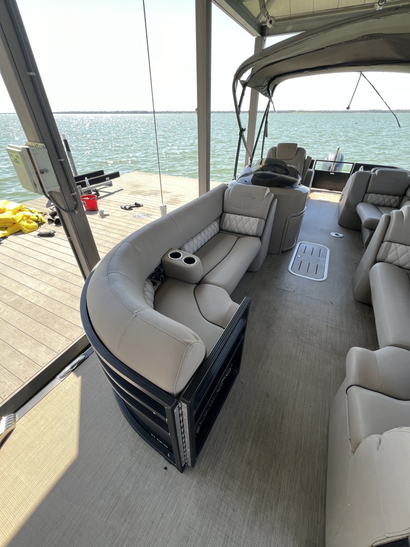 21ft Bennington Yacht For Sale