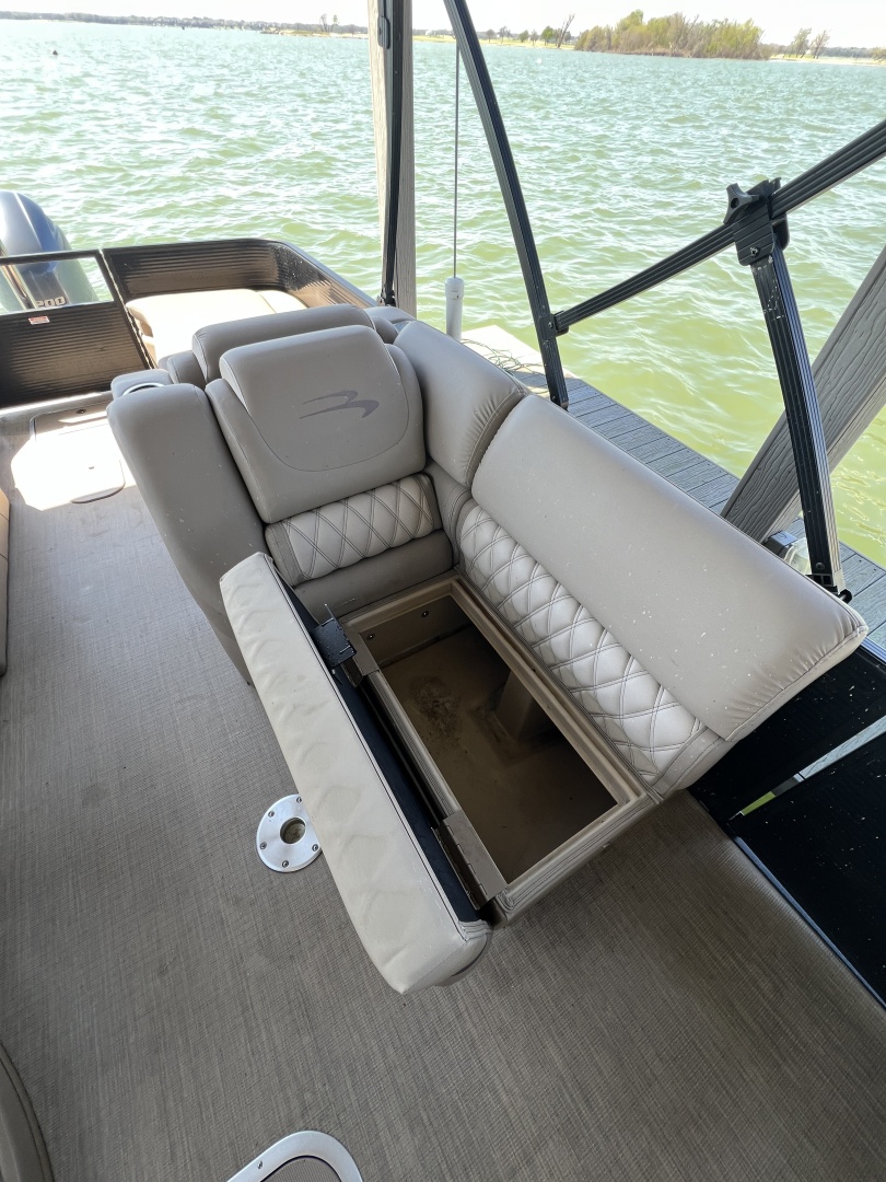 21ft Bennington Yacht For Sale