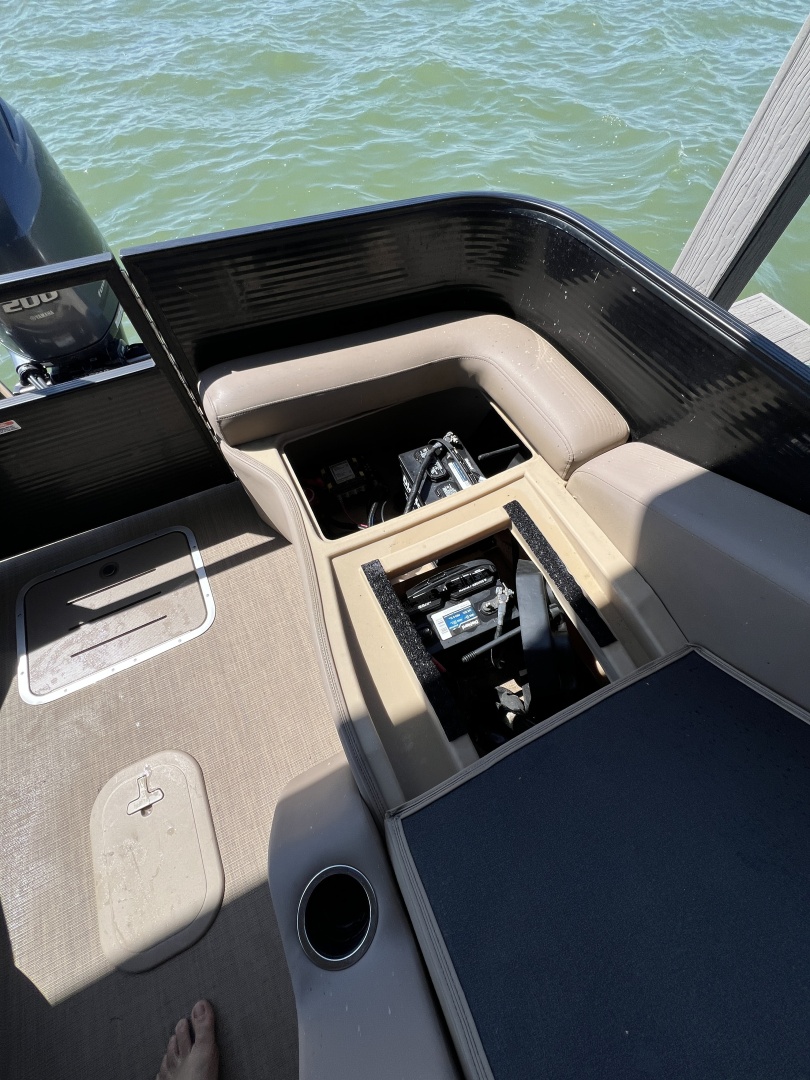 21ft Bennington Yacht For Sale