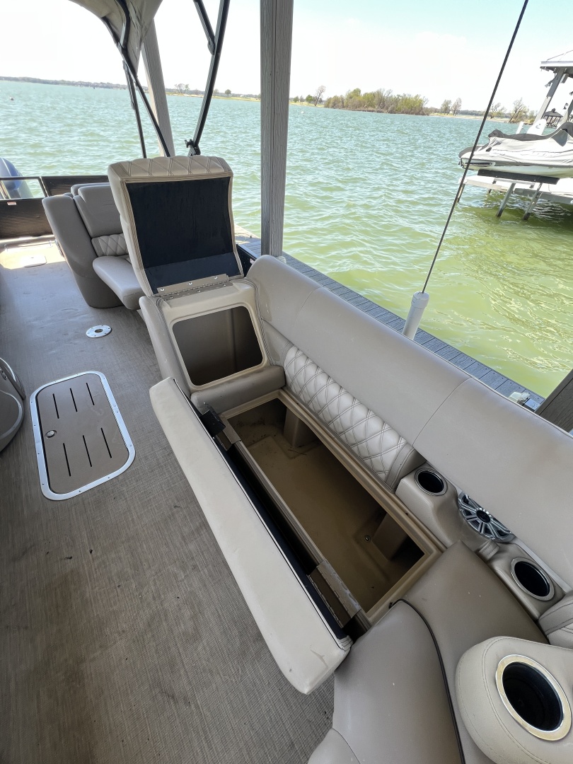 21ft Bennington Yacht For Sale