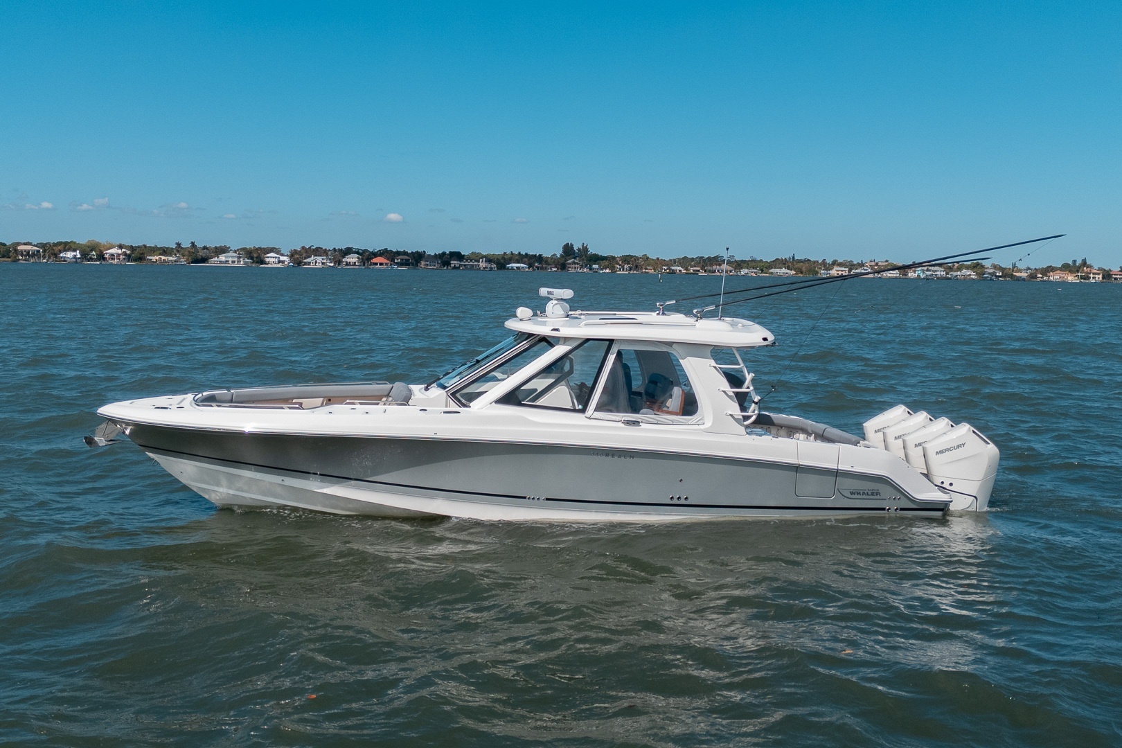 Boston Whaler 380 Realm -