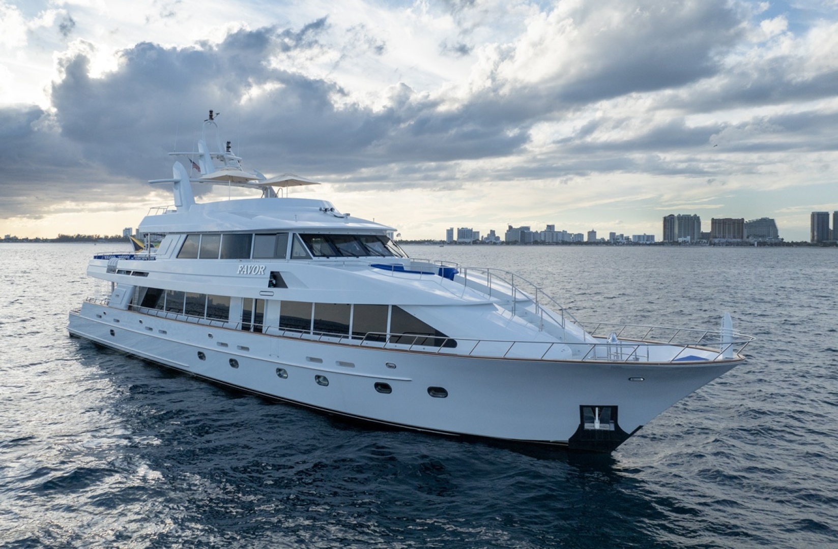 FAVOR 127ft Crescent Yacht For Sale