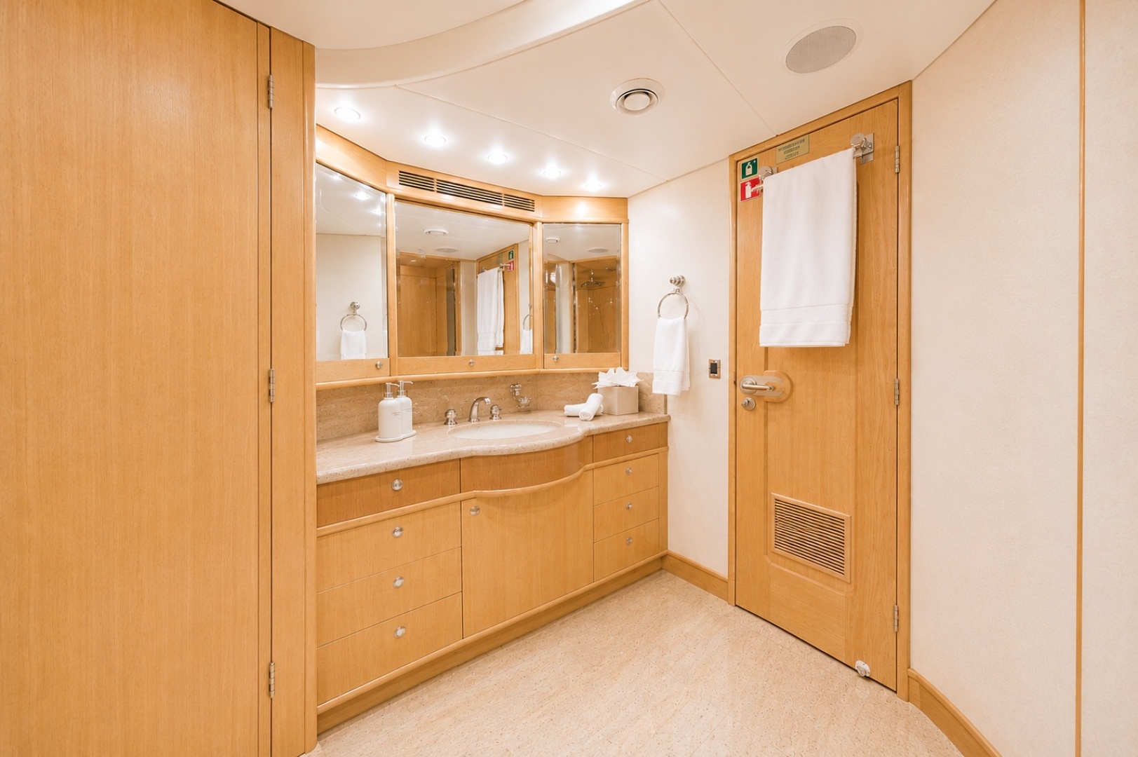 FAVOR 127ft Crescent Yacht For Sale