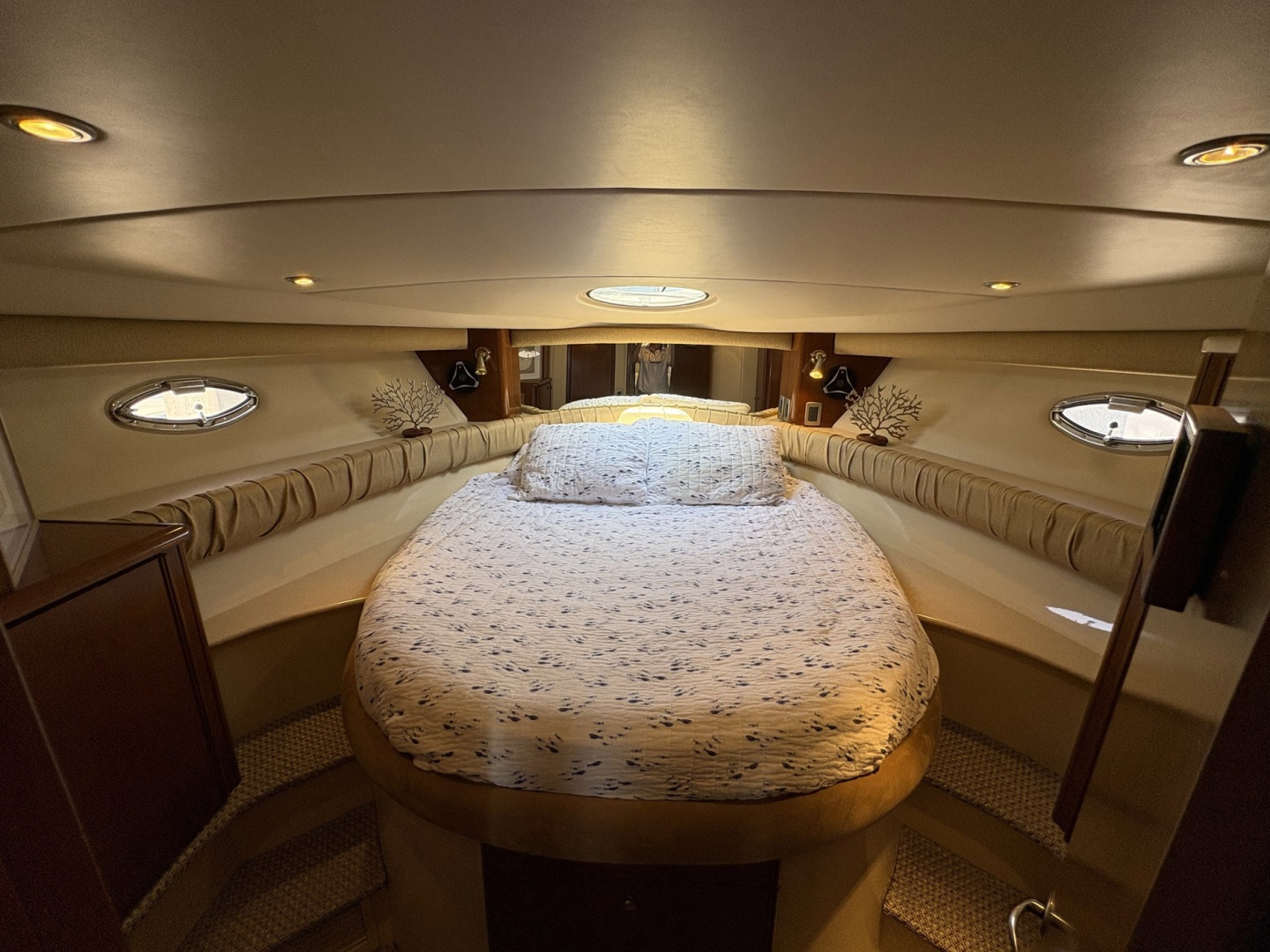 2005 Meridian 411 Sedan