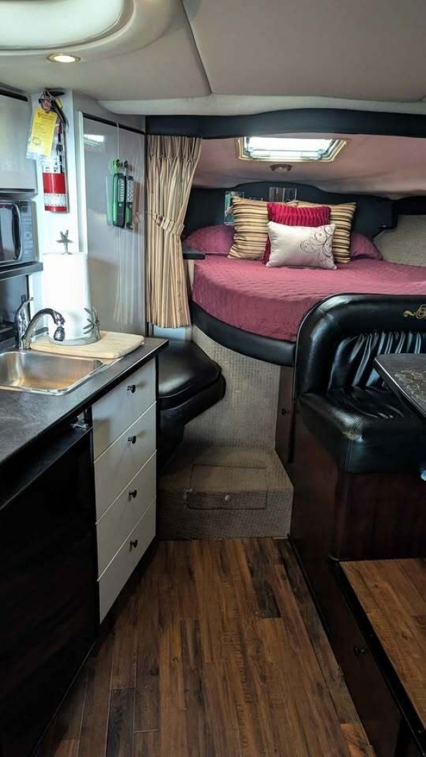 32ft Maxum Yacht For Sale