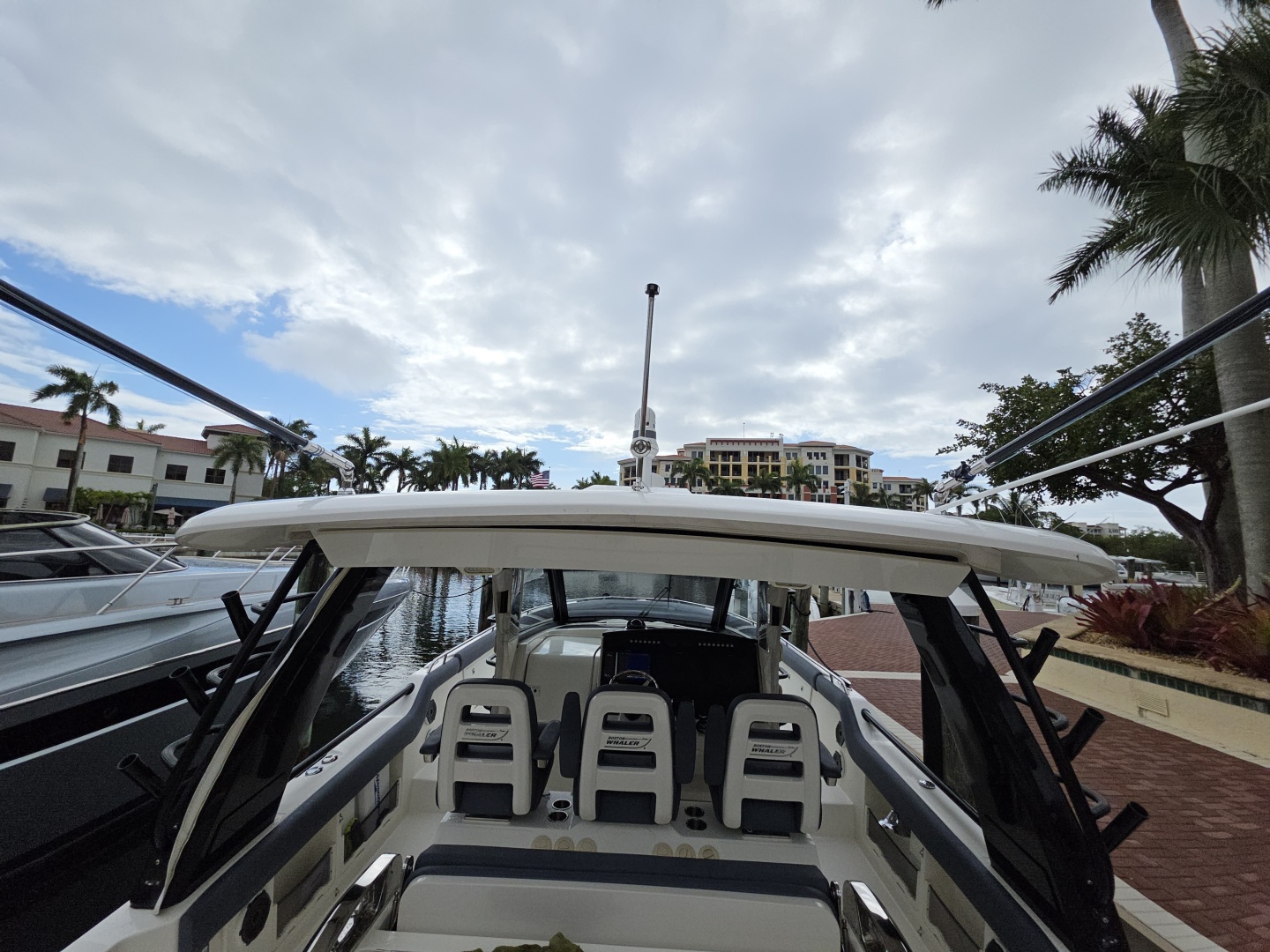 2021 Boston Whaler 420 Outrage BFT-Profile